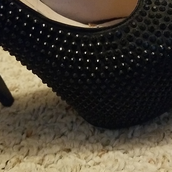 black heels - Picture 2 of 4